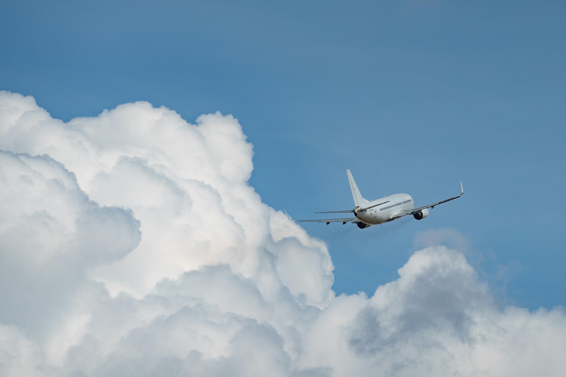 airplane-7429725_1920