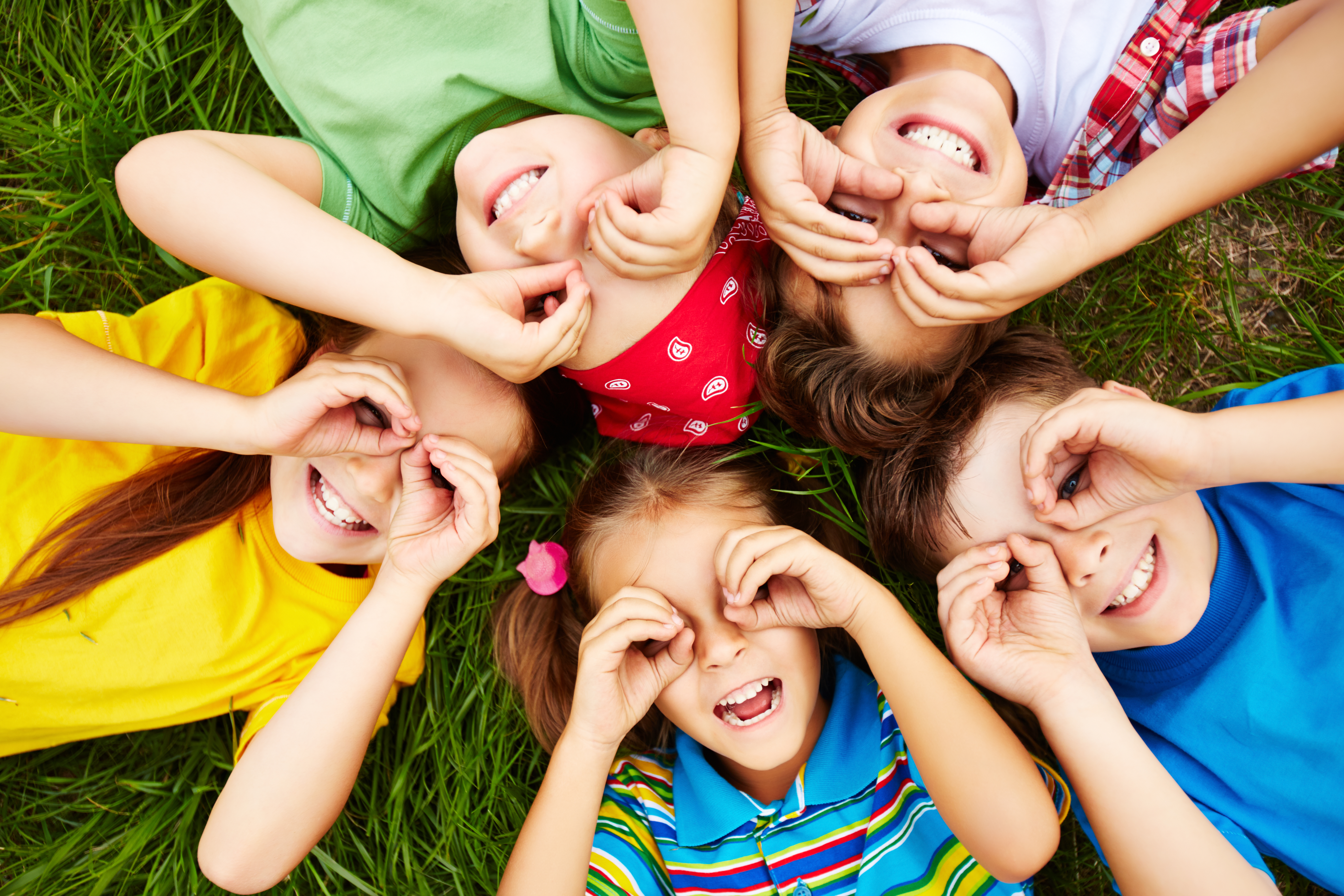 children-playing-grass children-playing-grass